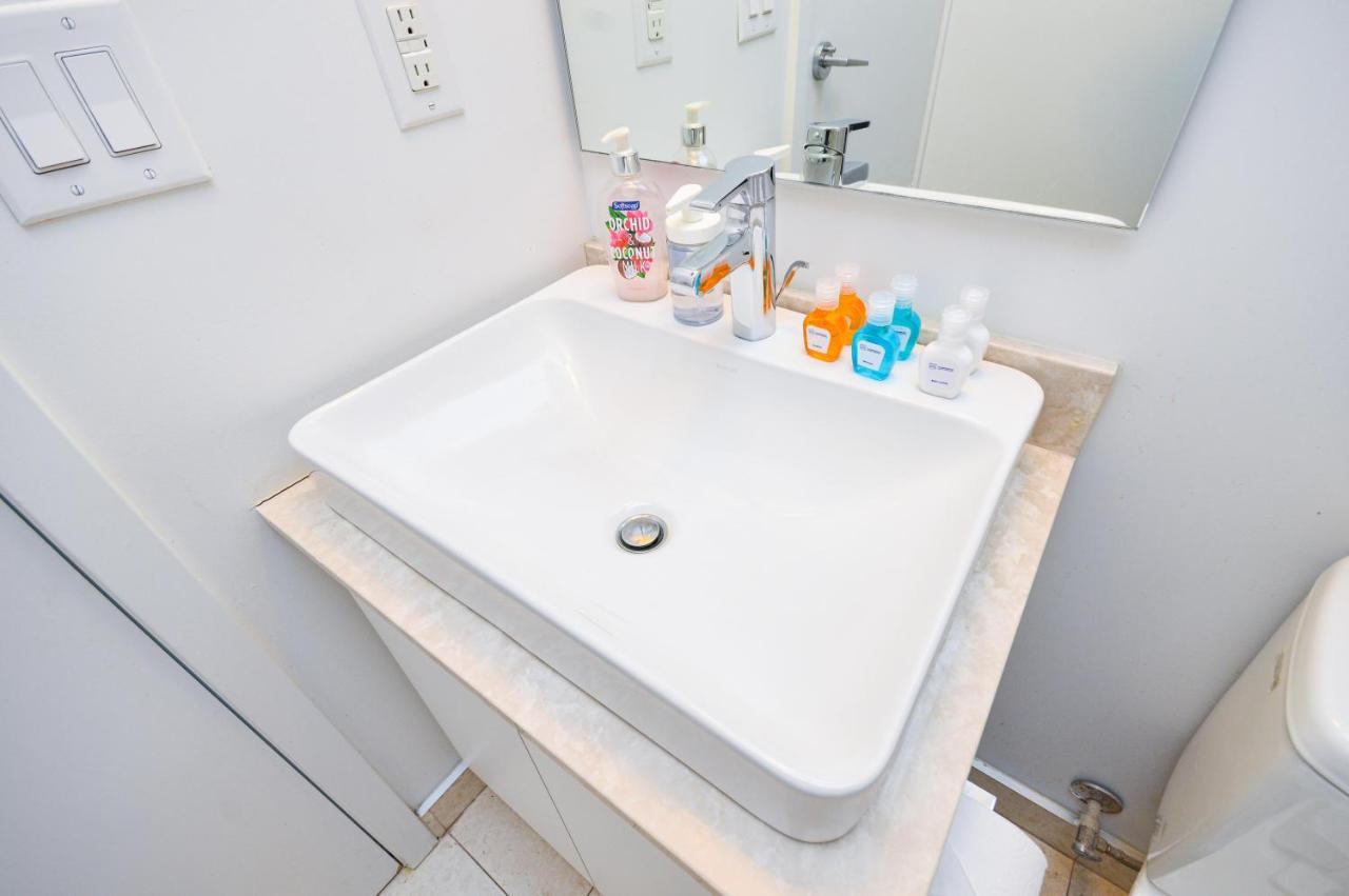 Downtown Toronto Condo Near Cn Tower, Mtcc, Rogers Center , Union Station Eksteriør billede